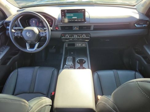 Certified 2024 Honda Pilot Touring image 2