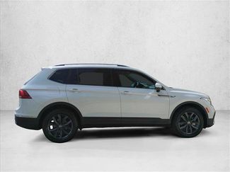 Used 2023 Volkswagen Tiguan SE w/ Panoramic Sunroof Package FWD video 4