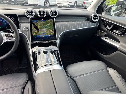 Used 2025 Mercedes-Benz GLC 350e 4MATIC image 29