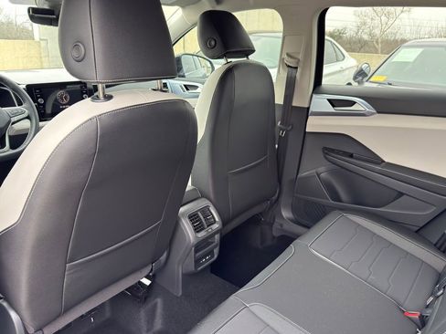 New 2026 Volkswagen Taos SE FWD image 27