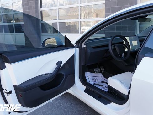 Used 2024 Tesla Model 3 Performance image 15