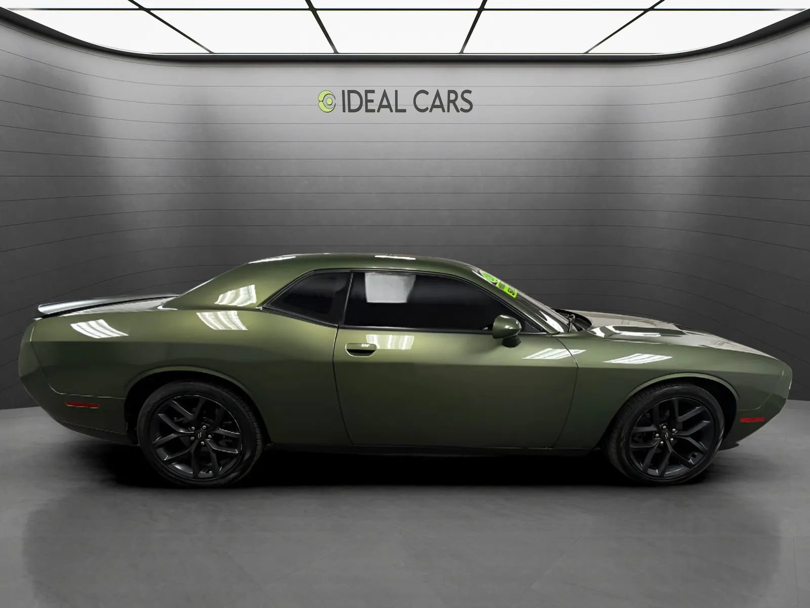 Used 2020 Dodge Challenger SXT w/ Blacktop Package RWD image 4