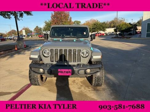 Used 2020 Jeep Wrangler Unlimited Sahara image 2