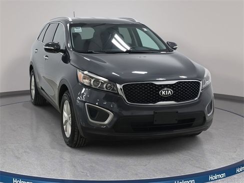 Used 2017 Kia Sorento LX image 4