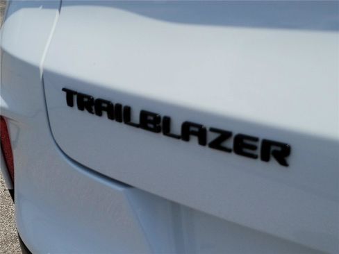 Used 2021 Chevrolet TrailBlazer RS w/ Sun and Liftgate Package FWD image 7