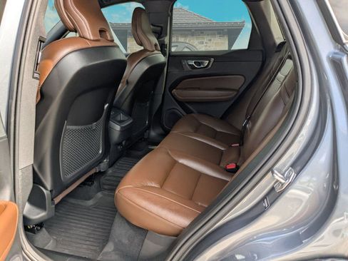 Used 2021 Volvo XC60 T5 Momentum w/ Advanced Package AWD/4WD image 18