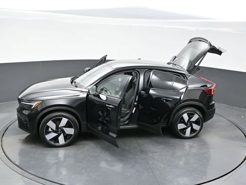 Used 2023 Volvo C40 P8 Recharge Ultimate image 35