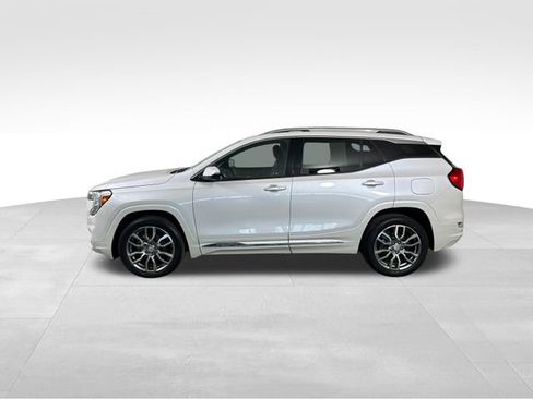 Used 2023 GMC Terrain Denali image 3