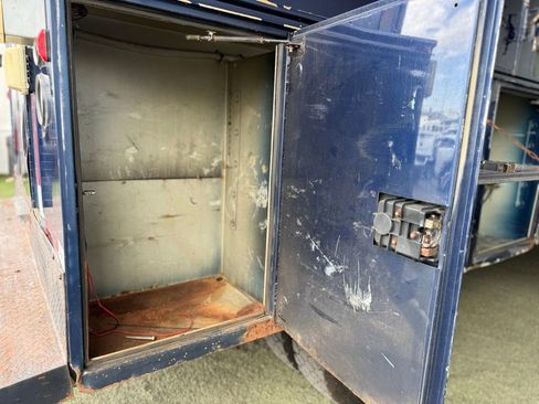 Used 2011 Ford F550 4x4 SuperCab Super Duty w/ PWR Equipment Group image 26