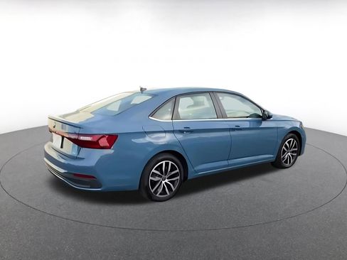 Used 2025 Volkswagen Jetta SE image 15