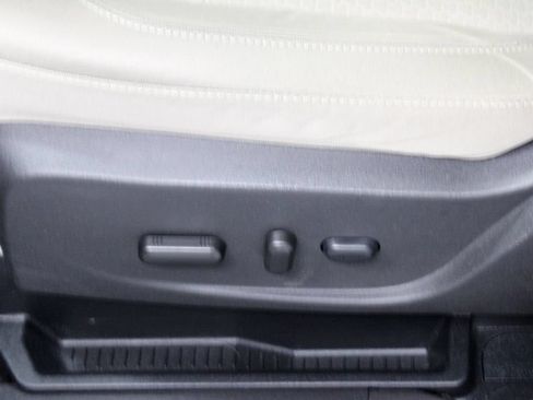 Used 2018 Ford Escape SE w/ Ford Safe & Smart Package FWD image 22