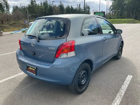 Used 2009 Toyota Yaris 2-Door Hatchback image 3