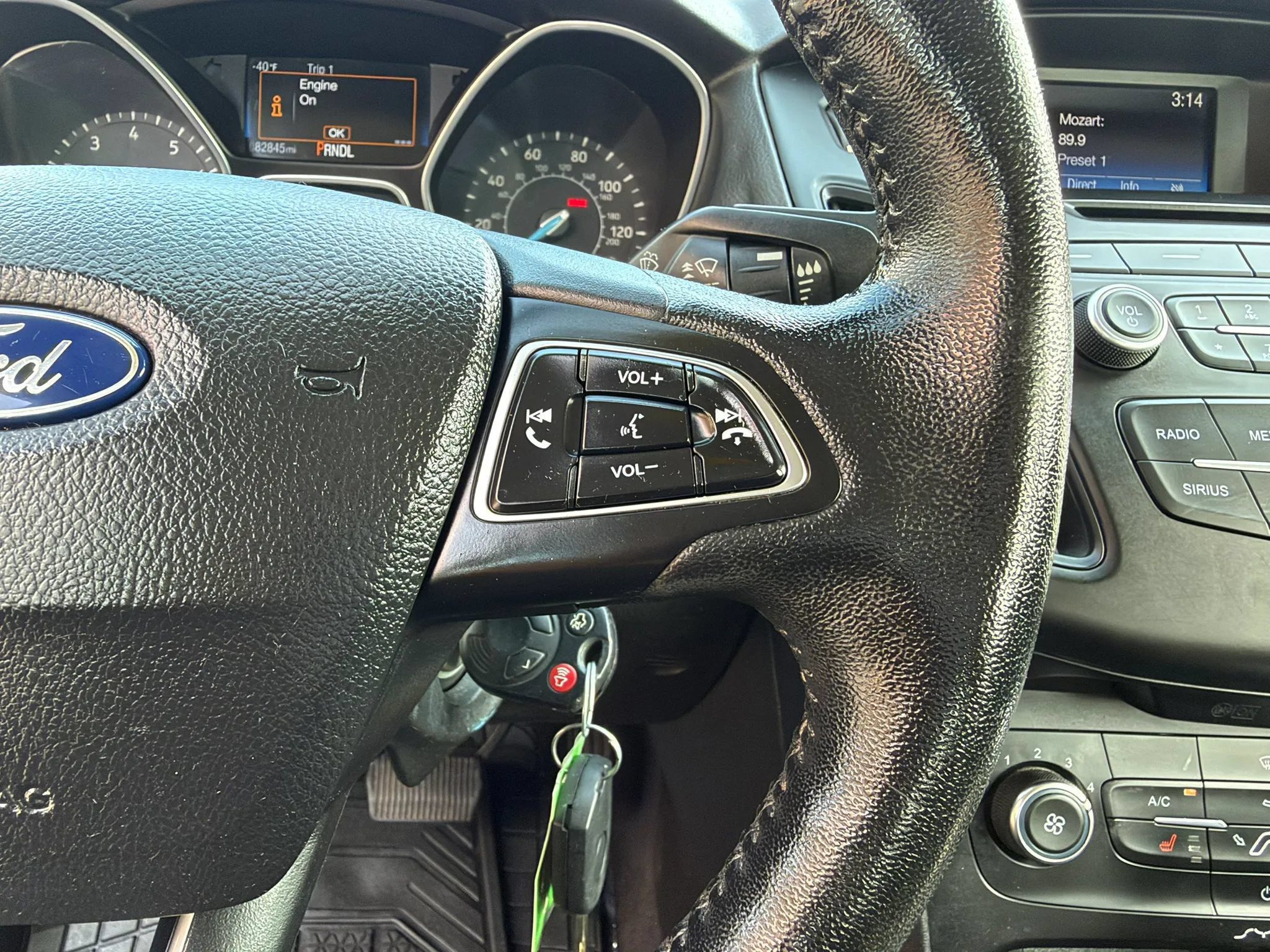 Used 2016 Ford Focus SE w/ SE Cold Weather Package FWD image 13