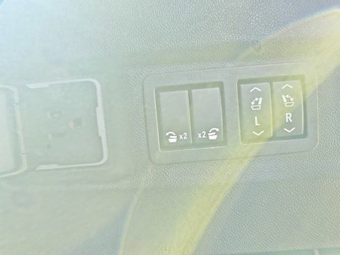 Used 2023 Chevrolet Tahoe Premier AWD/4WD image 17