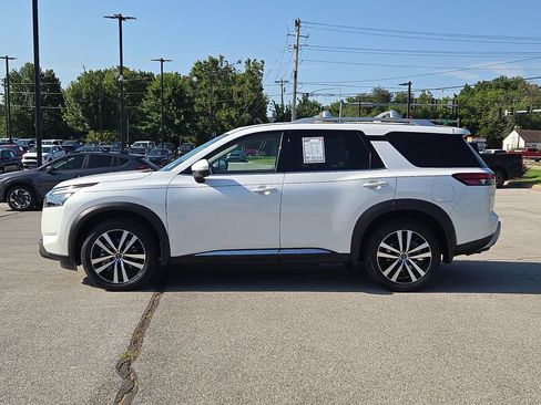 Used 2025 Nissan Pathfinder Platinum w/ Cargo Package AWD/4WD image 4