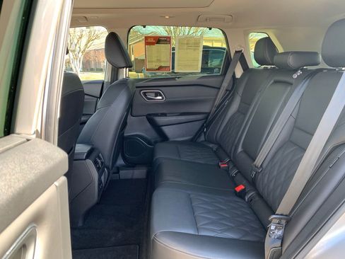 Used 2024 Nissan Rogue Platinum w/ Platinum Premium Package image 30