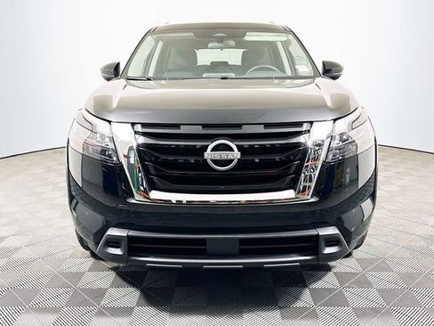 Used 2025 Nissan Pathfinder SV image 3