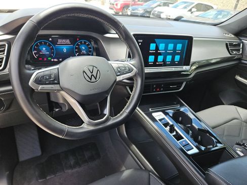 Used 2025 Volkswagen Atlas Cross Sport SE FWD image 16