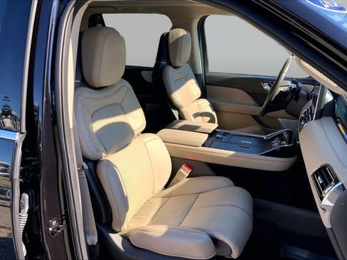 Used 2024 Lincoln Navigator Reserve AWD/4WD image 8