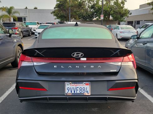 Used 2025 Hyundai Elantra SEL FWD image 5