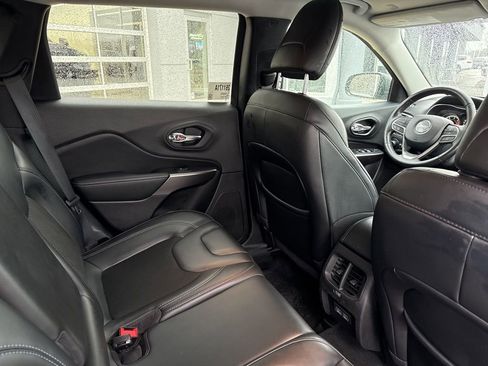 Used 2021 Jeep Cherokee Latitude Plus image 32