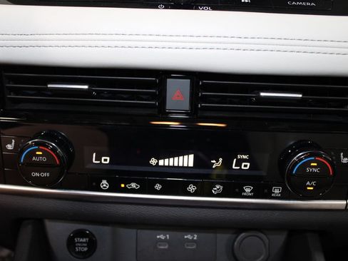 Used 2024 Nissan Rogue SL FWD image 41