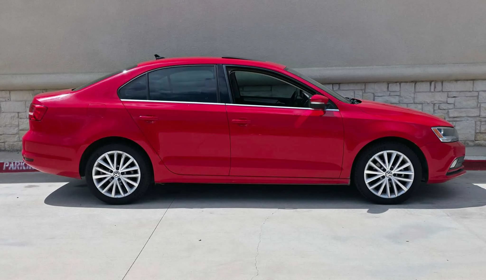 Used 2015 Volkswagen Jetta SE FWD image 2