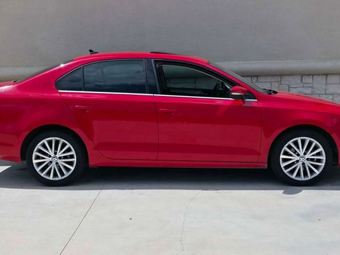 Used 2015 Volkswagen Jetta SE FWD image 2