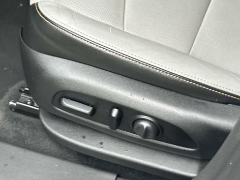Used 2020 GMC Terrain SLT AWD/4WD image 16