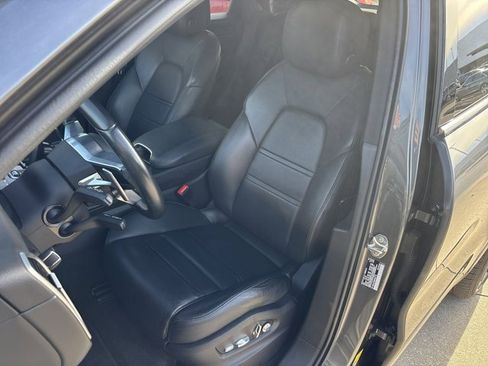 Used 2021 Porsche Cayenne Base image 19