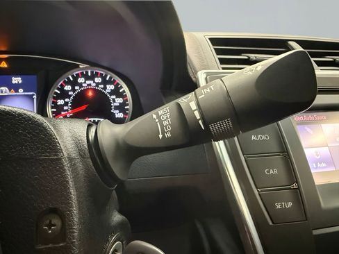 Used 2017 Toyota Camry SE image 19