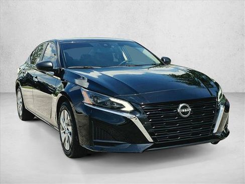 Used 2024 Nissan Altima 2.5 S FWD image 3