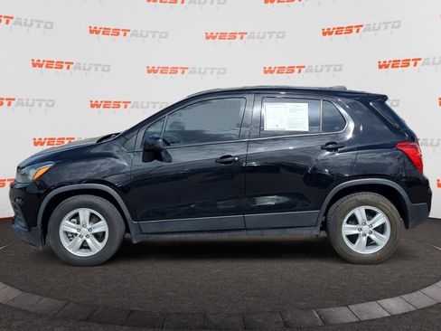 Used 2021 Chevrolet Trax LS FWD image 2