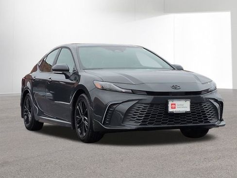 Certified 2026 Toyota Camry SE w/ Convenience Package image 3