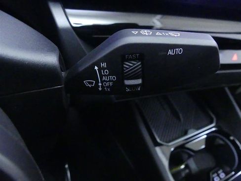 Used 2025 BMW 530i xDrive w/ Premium Package image 24