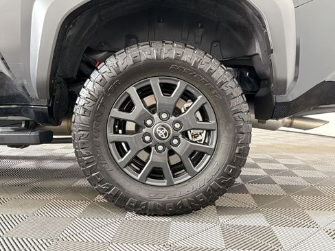 Used 2025 Toyota 4Runner SR5 AWD/4WD image 9