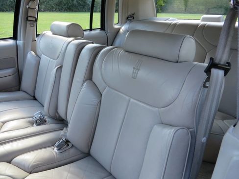 Used 1992 Lincoln Town Car Signature image 10