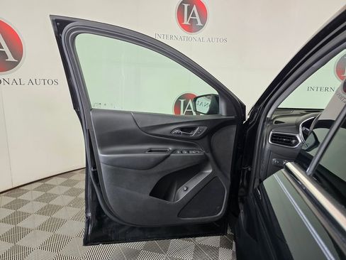 Used 2019 Chevrolet Equinox LT w/ Driver Convenience Package FWD image 12