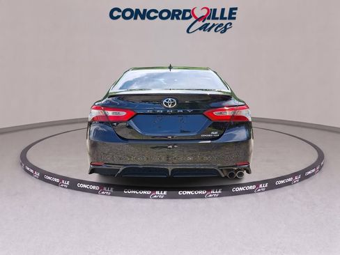 Used 2019 Toyota Camry SE FWD image 5
