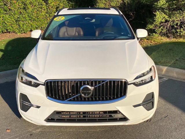 Used 2022 Volvo XC60 B5 Momentum w/ Advanced Package FWD image 2