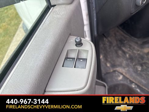Used 2017 Chevrolet Express 3500 Extended image 11