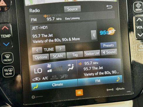 Used 2017 Toyota Prius Prime Advanced FWD image 30