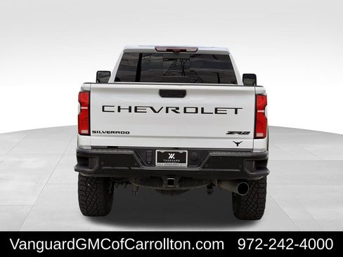 Used 2024 Chevrolet Silverado 2500 ZR2 w/ Technology Package AWD/4WD image 4