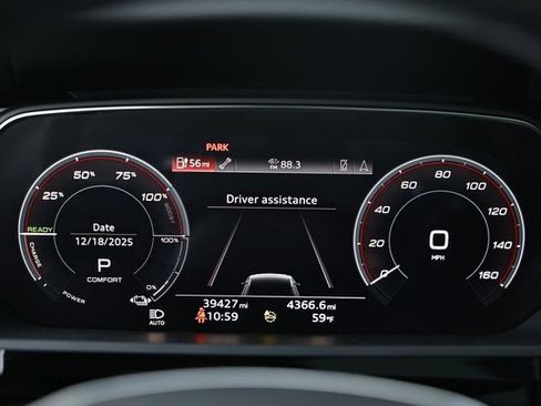 Used 2022 Audi e-tron Premium Plus image 31