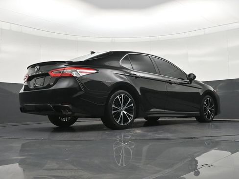 Used 2020 Toyota Camry SE FWD image 32