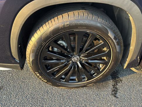 Certified 2023 Toyota Highlander XSE image 32