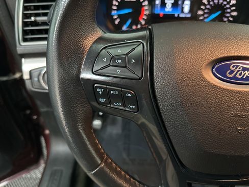 Used 2018 Ford Explorer XLT image 14