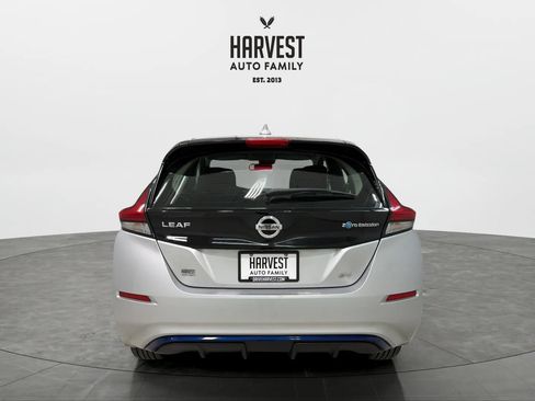 Used 2018 Nissan Leaf SV w/ SV Technology Package FWD image 5