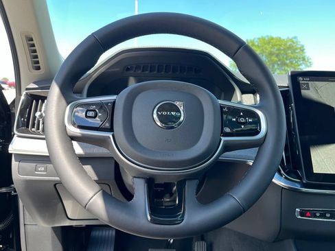 Used 2026 Volvo XC90 B6 Ultra w/ Protection Package Premier AWD/4WD image 32