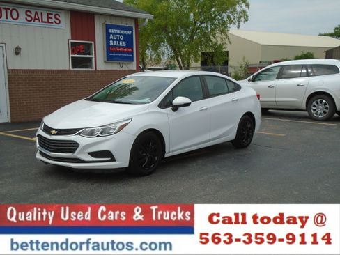 Used 2018 Chevrolet Cruze LS FWD image 4